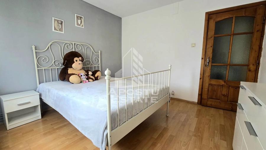 Apartament de vanzare cu 3 camere, decomandat,centrala proprie,Lipovei - 6