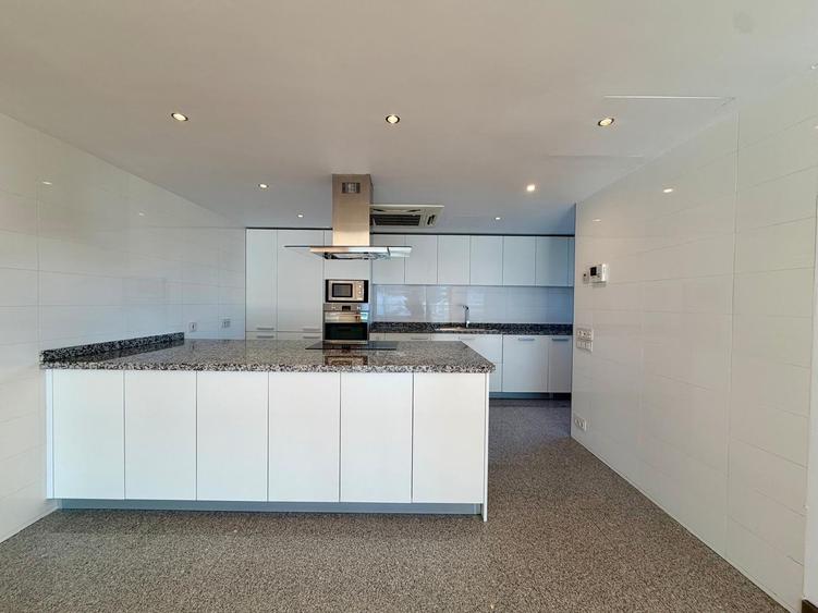 Apartament cu 4 camere decomandat în Aviatorilor