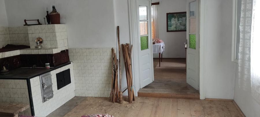 Casă cu 4 camere în Frătăuții Vechi
