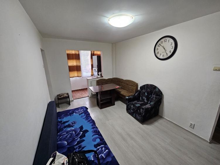 Apartament cu 3 camere semidecomandat în Fortuna