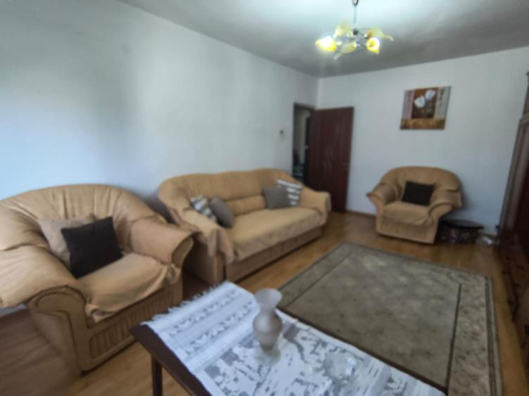 Apartament cu 3 camere decomandat în Dacia