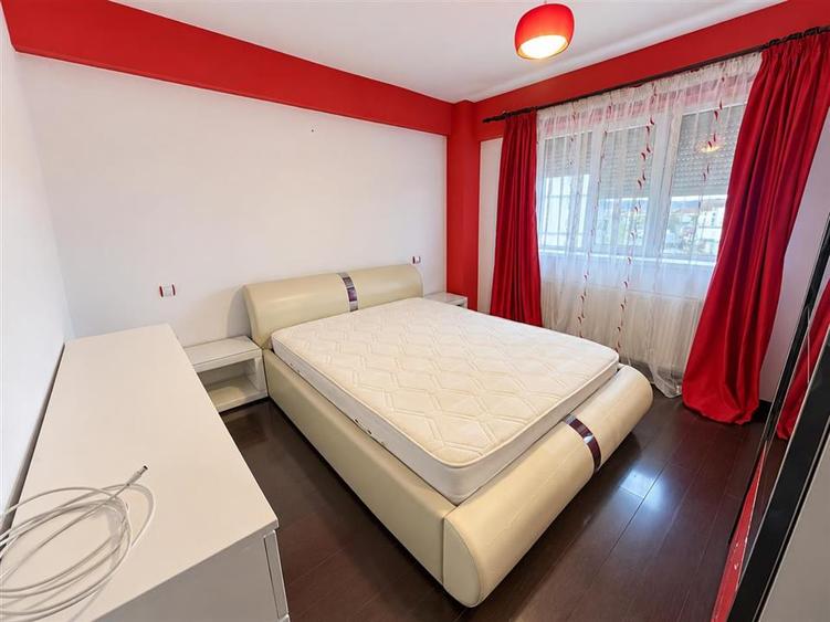 Apartament cu 3 camere decomandat, mobilat în Turnișor