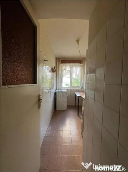 Apartament cu 4 camere semidecomandat în Soarelui