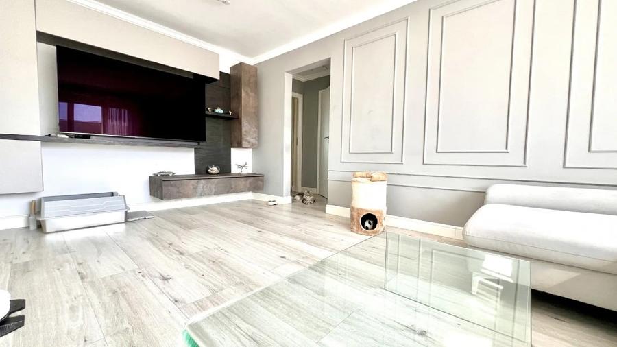 Apartament cu 3 camere semidecomandat, mobilat în Titan