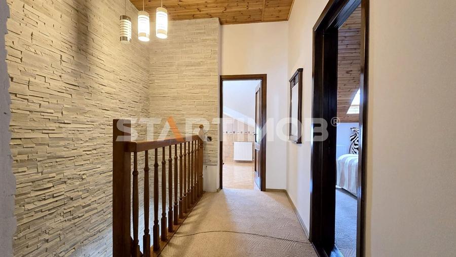 Duplex cu 6 camere cu Canalizare în Central