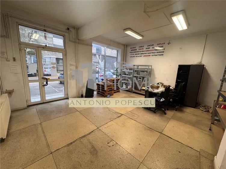 Spațiu comercial, de 76.300003051758 mp, în B-dul București