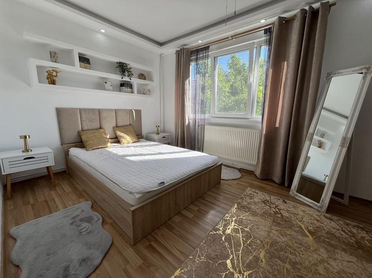 Apartament cu 2 camere semidecomandat în Podu Roș