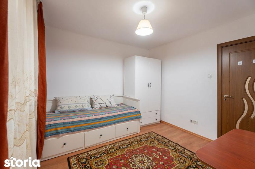 Apartament cu 3 camere decomandat, mobilat în Alexandru cel Bun