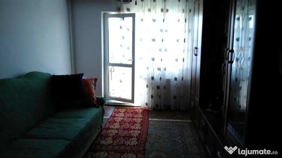 Apartament cu 3 camere decomandat în Lipovei
