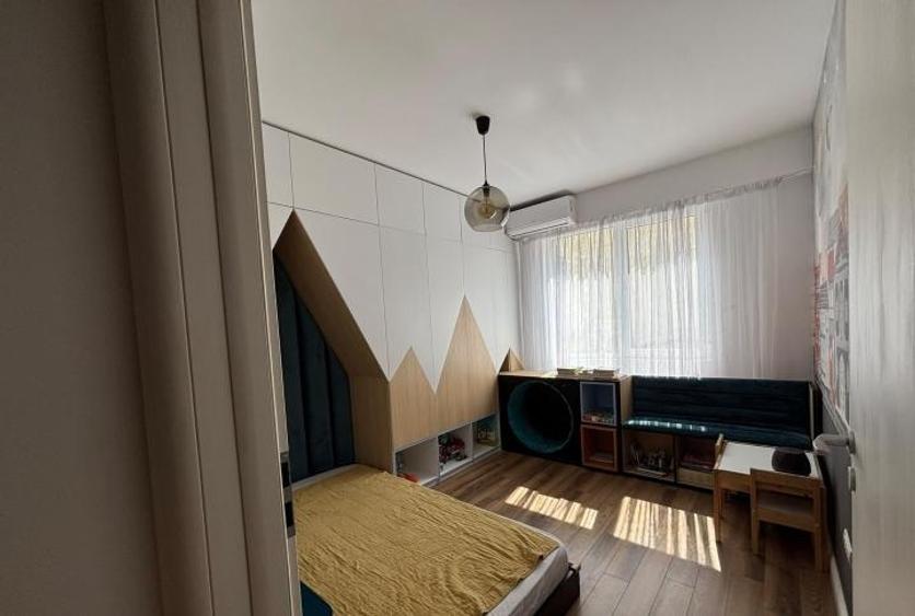 Apartament cu 3 camere decomandat, mobilat în Parcul Carol