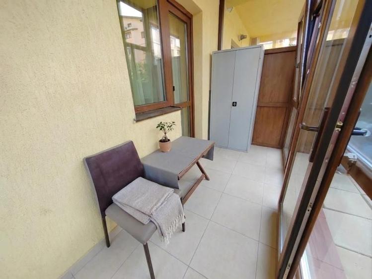 Apartament cu 3 camere decomandat, mobilat în Valea Adâncă