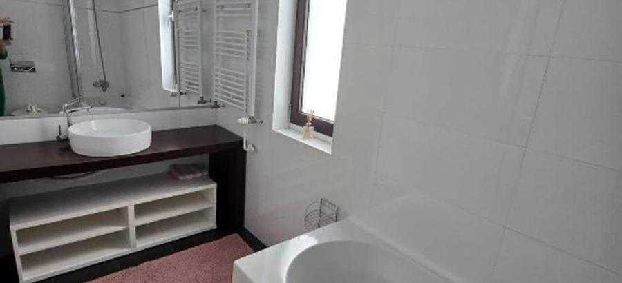 Apartament cu 5 camere decomandat, mobilat în Herăstrău