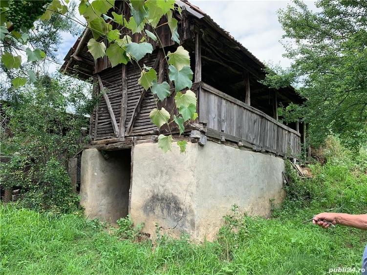 Casă cu 2 camere cu Teren 1500 Mp în Vârvor