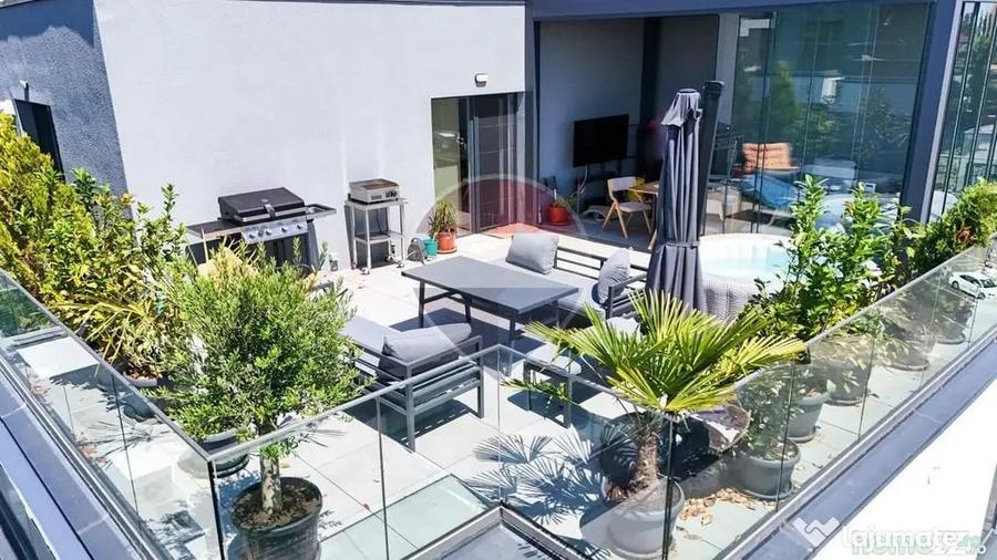 Apartament cu 3 camere decomandat în Fizicienilor