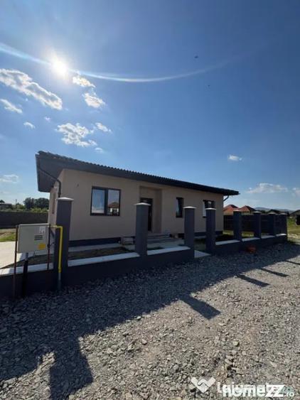 Casă cu 4 camere cu Teren 400 Mp în Săsar