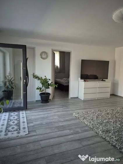 Casă cu 4 camere cu Teren 700 Mp în Hotvon