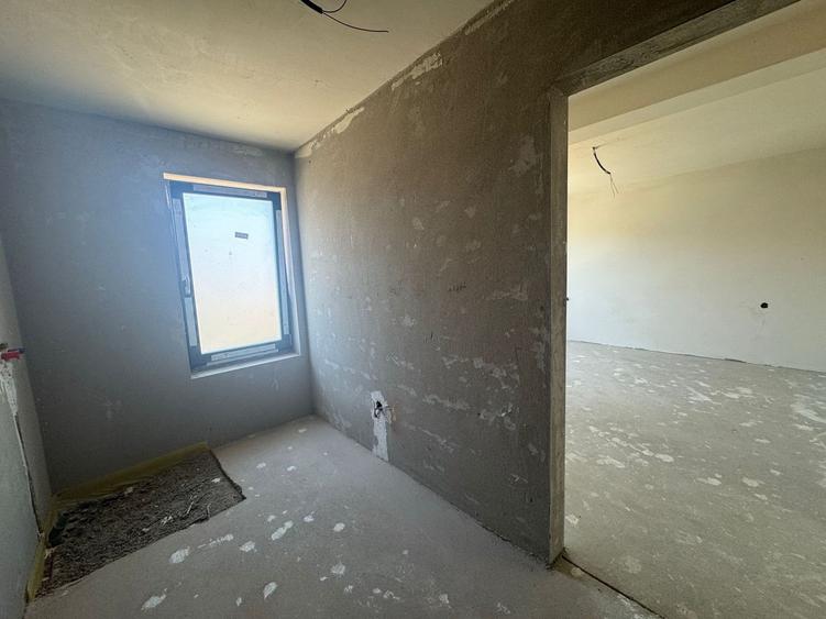 Duplex cu 6 camere cu Canalizare în Florești