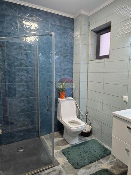 Casă individuală cu 4 camere cu Teren 270 Mp în Est