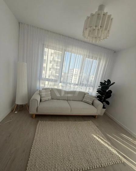 Apartament cu 3 camere semidecomandat, mobilat în Băneasa