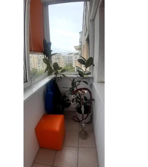 Apartament cu 3 camere semidecomandat în Tineretului