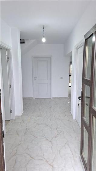 Casă individuală cu 5 camere cu Canalizare în Valea Lupului