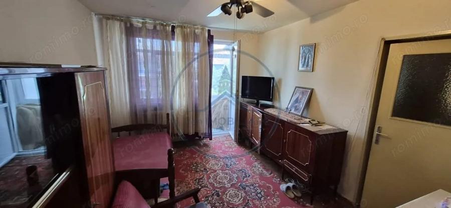 Apartament cu 3 camere decomandat în Decebal
