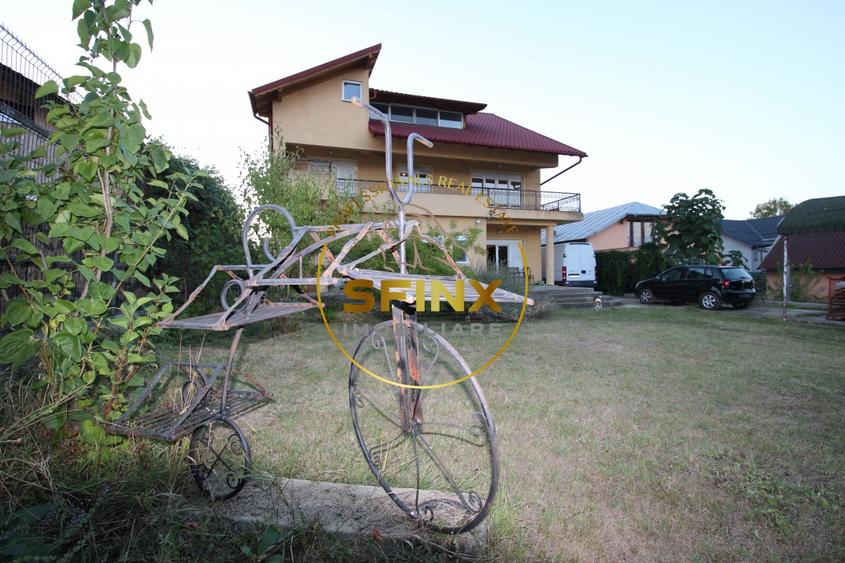 Casă individuală cu 7 camere cu Canalizare în Periș
