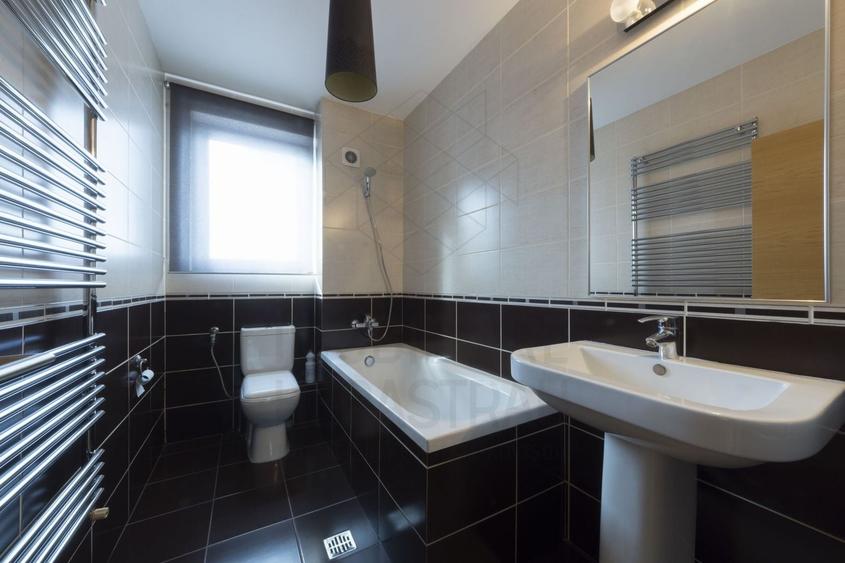 Apartament cu 3 camere decomandat, mobilat în P-ța Victoriei