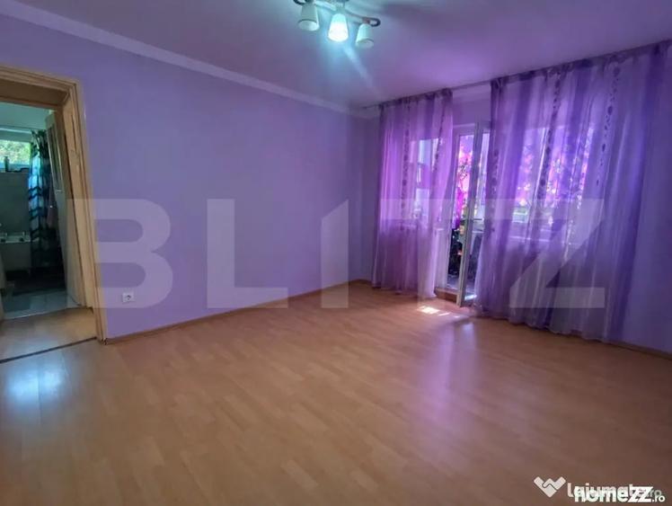 Apartament cu 3 camere semidecomandat în Central