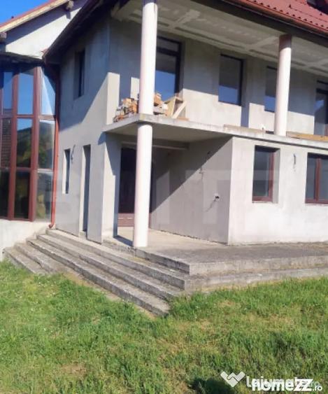 Casă cu 5 camere cu Teren 560 Mp în Urișor