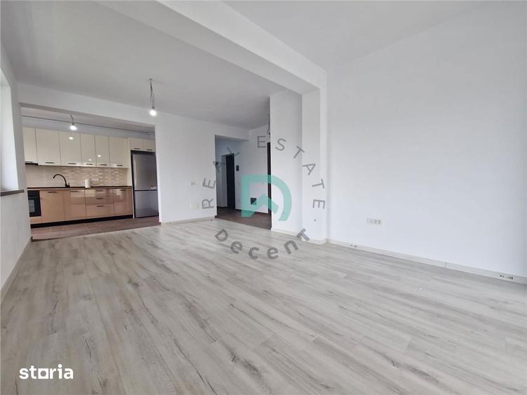 Apartament cu 3 camere decomandat în Tractorul