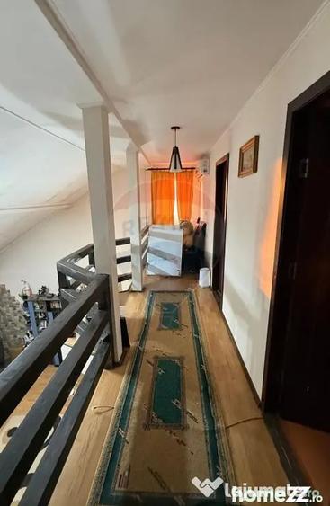 Casă cu 5 camere cu Teren 500 Mp în Est