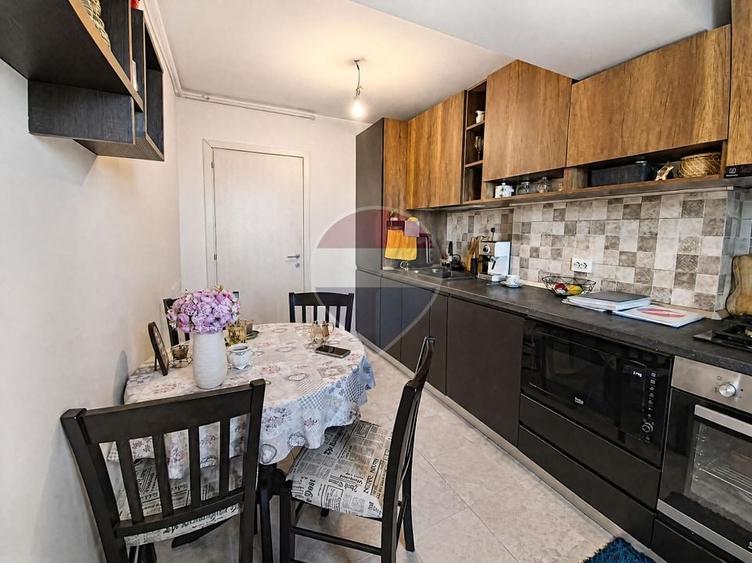 Apartament cu 3 camere decomandat, mobilat în Splaiul Unirii