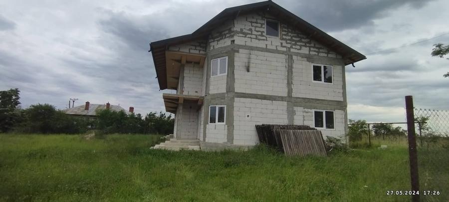 Casă cu 5 camere cu Teren 170 Mp în Central
