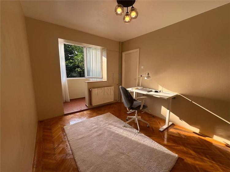 Apartament cu 2 camere semidecomandat, mobilat în Dacia