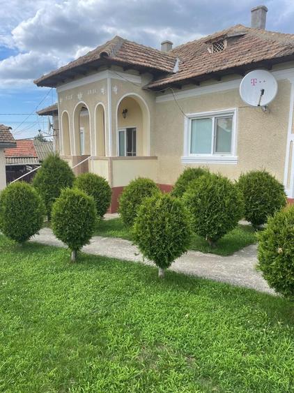 Casă cu 4 camere în Stejaru