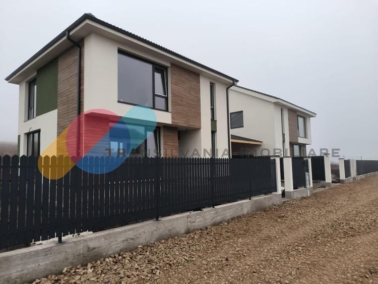 Duplex cu 4 camere cu Canalizare în Chinteni