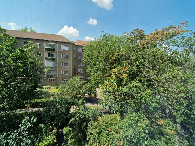 Apartament cu 3 camere decomandat în Rogerius