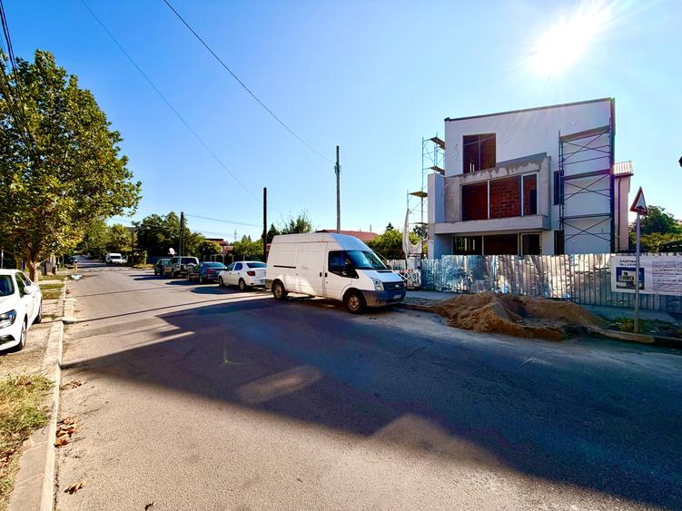 Casă individuală cu 4 camere cu Canalizare în Sud