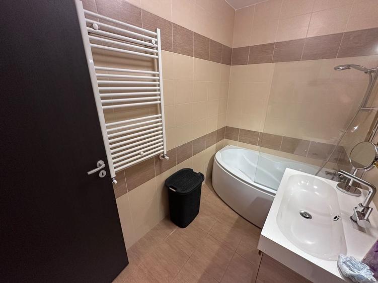 Apartament cu 2 camere decomandat în Apărătorii Patriei