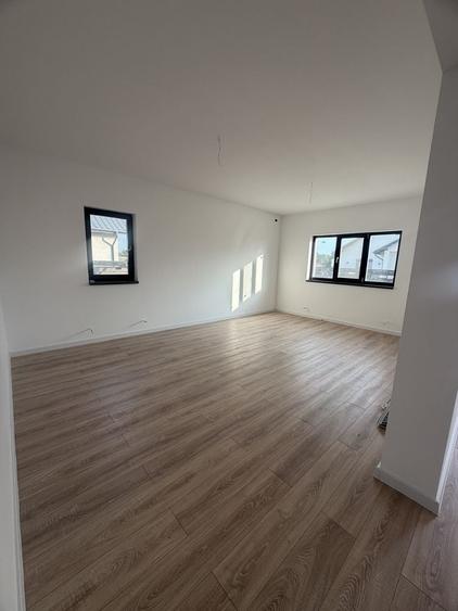 Casă cu 4 camere în Ciurbești