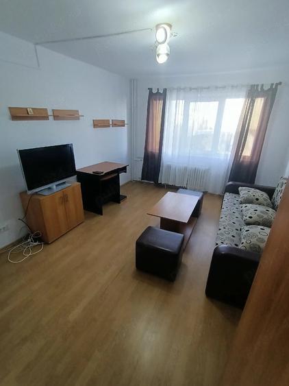 Garsonieră decomandată în Complex Studențesc