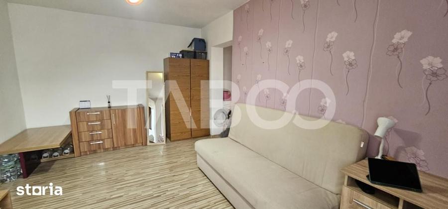 Apartament cu 3 camere semidecomandat în Lazaret