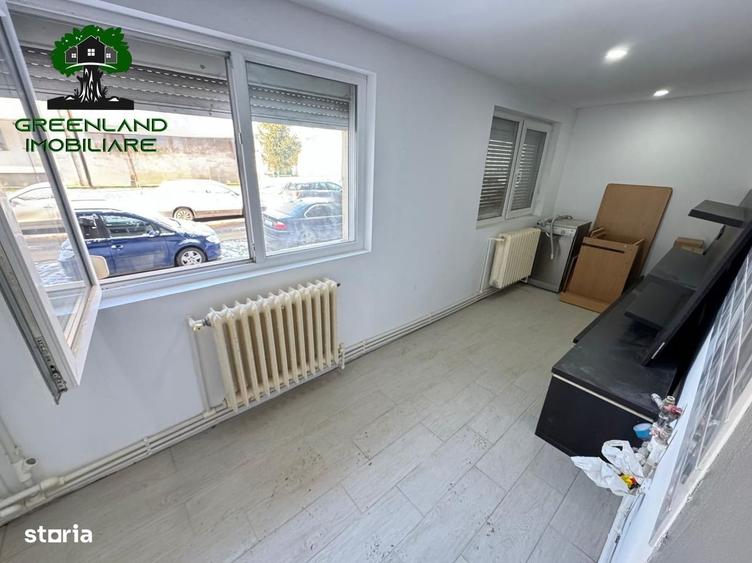 Apartament cu 4 camere decomandat în Nicolina