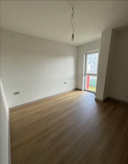Apartament cu 3 camere semidecomandat în Iris
