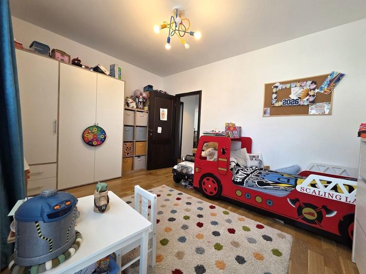 Apartament cu 3 camere semidecomandat, mobilat în Bună Ziua