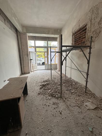Spațiu comercial, de 87.180000305176 mp, în Lacul Tei