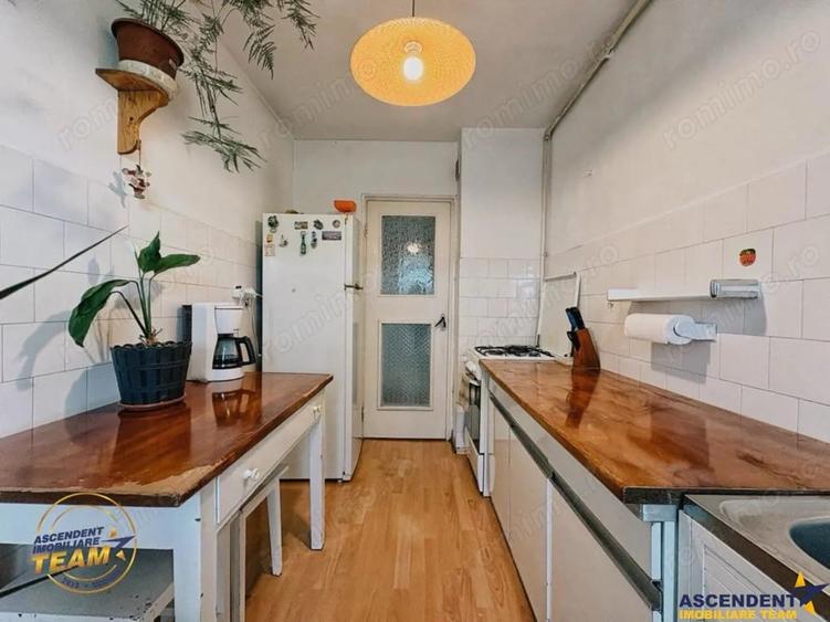 Apartament cu 2 camere decomandat în Florilor