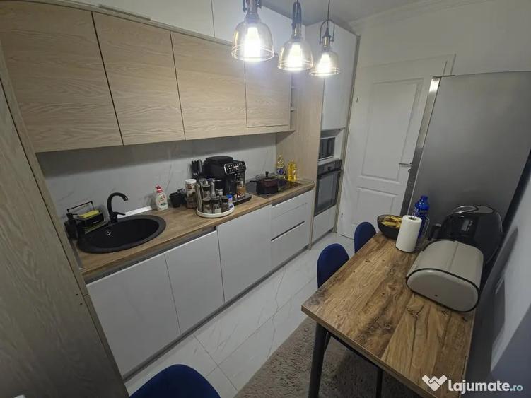 Apartament cu 4 camere semidecomandat în Tăbăcărie