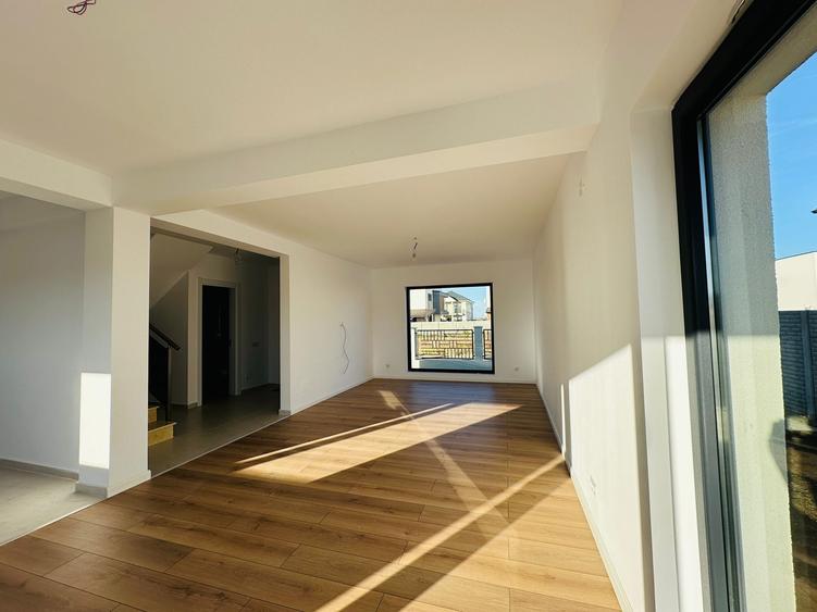 Casă individuală cu 4 camere cu Teren 270 Mp în Berceni